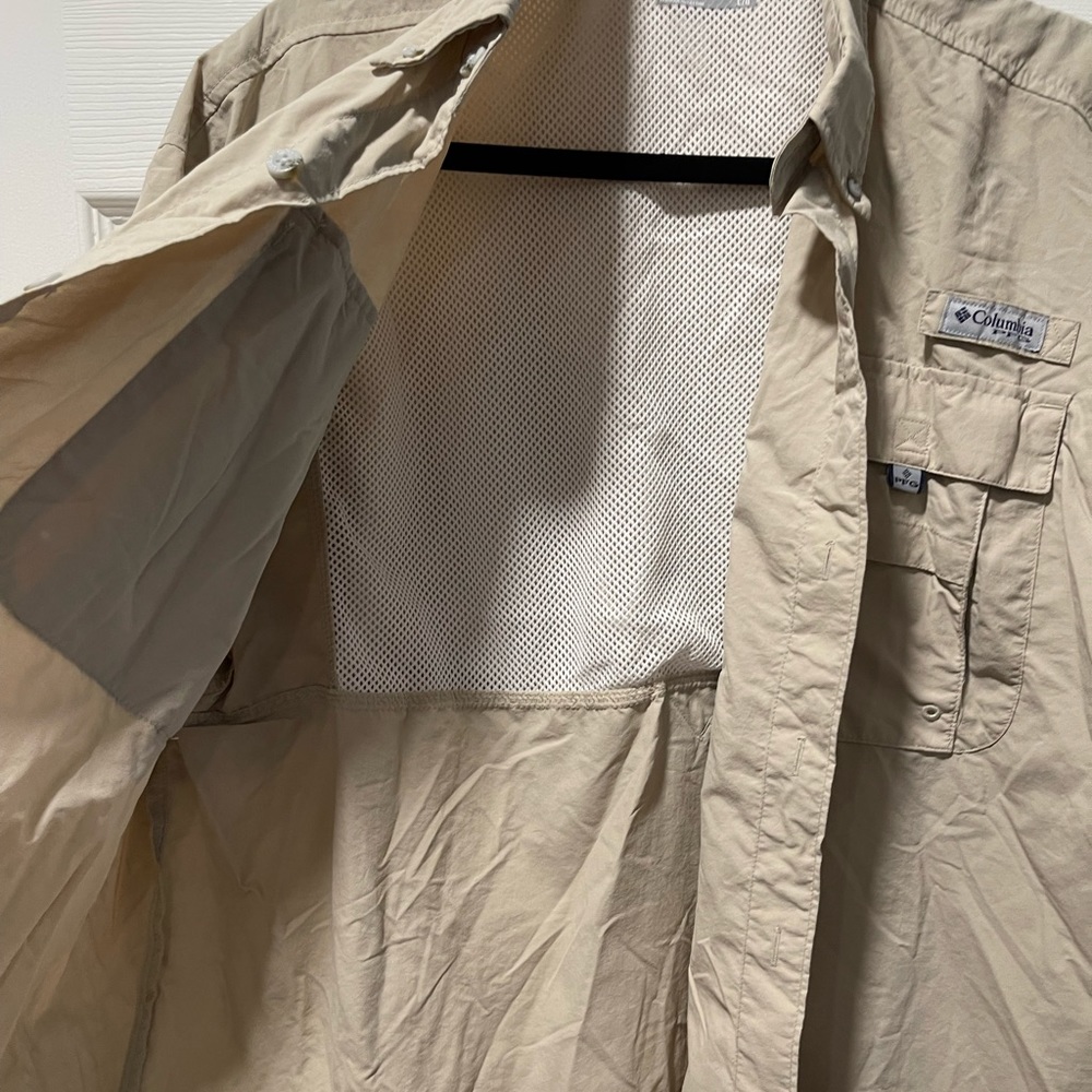 Men's Columbia Tan Button Shirt Size L